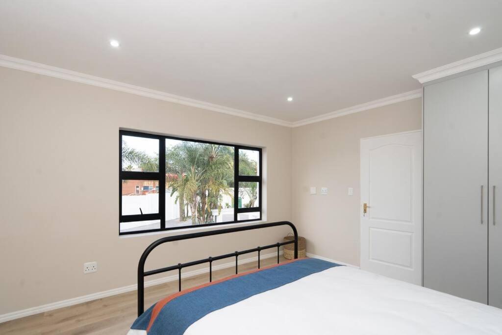 Private Modern 10 Bdrm Home Tucked Away In Sandton Johannesburg Ngoại thất bức ảnh