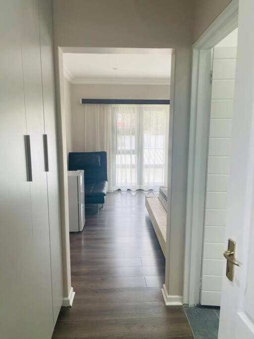 Private Modern 10 Bdrm Home Tucked Away In Sandton Johannesburg Ngoại thất bức ảnh