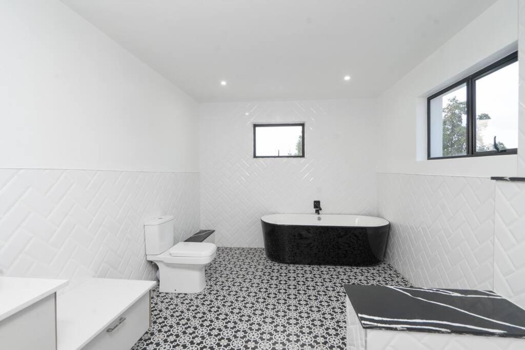 Private Modern 10 Bdrm Home Tucked Away In Sandton Johannesburg Ngoại thất bức ảnh