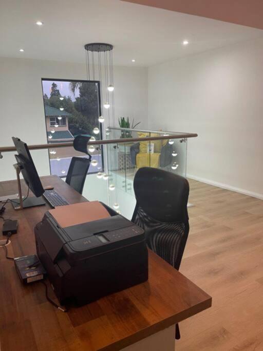 Private Modern 10 Bdrm Home Tucked Away In Sandton Johannesburg Ngoại thất bức ảnh